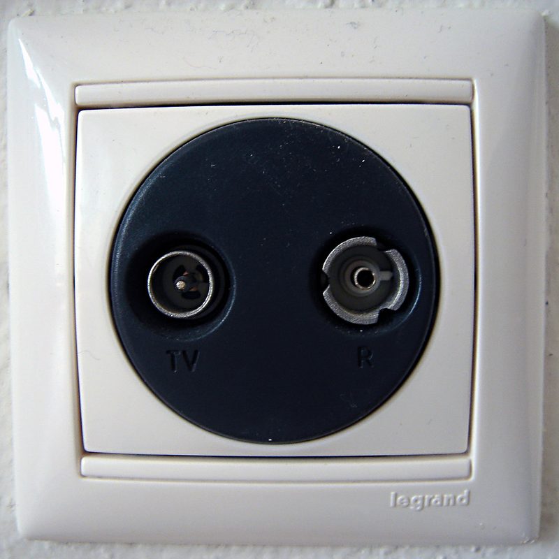 GM Modular 6-16A Universal Socket
