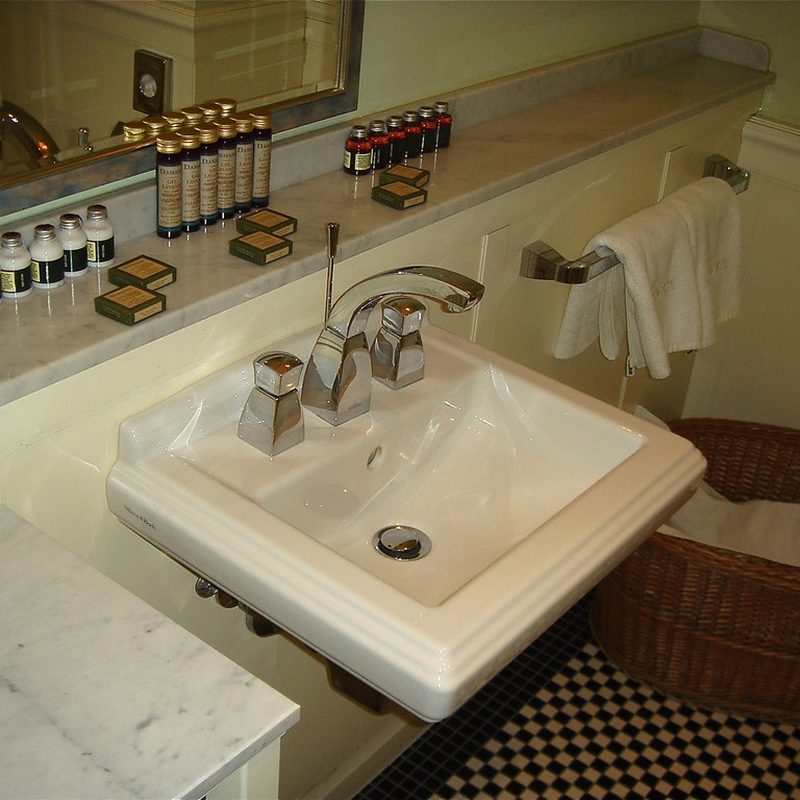 Cera Wash Basin with Pedestal
